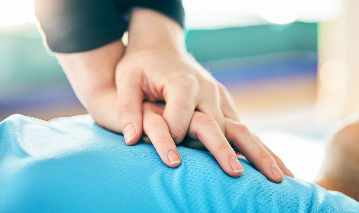 Cardiac arrest advance warning symptoms are different for men and women