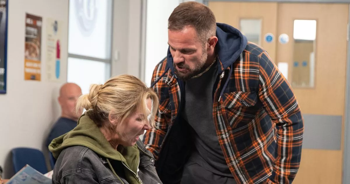 Corrie fans spot villain Dean from rival soap as he returns to cobbles