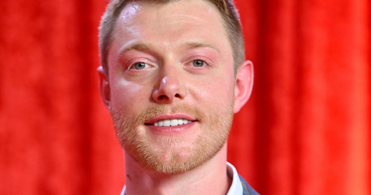 Corrie star Rob Mallard shows off new romance with ‘sexy’ beau on theatre date