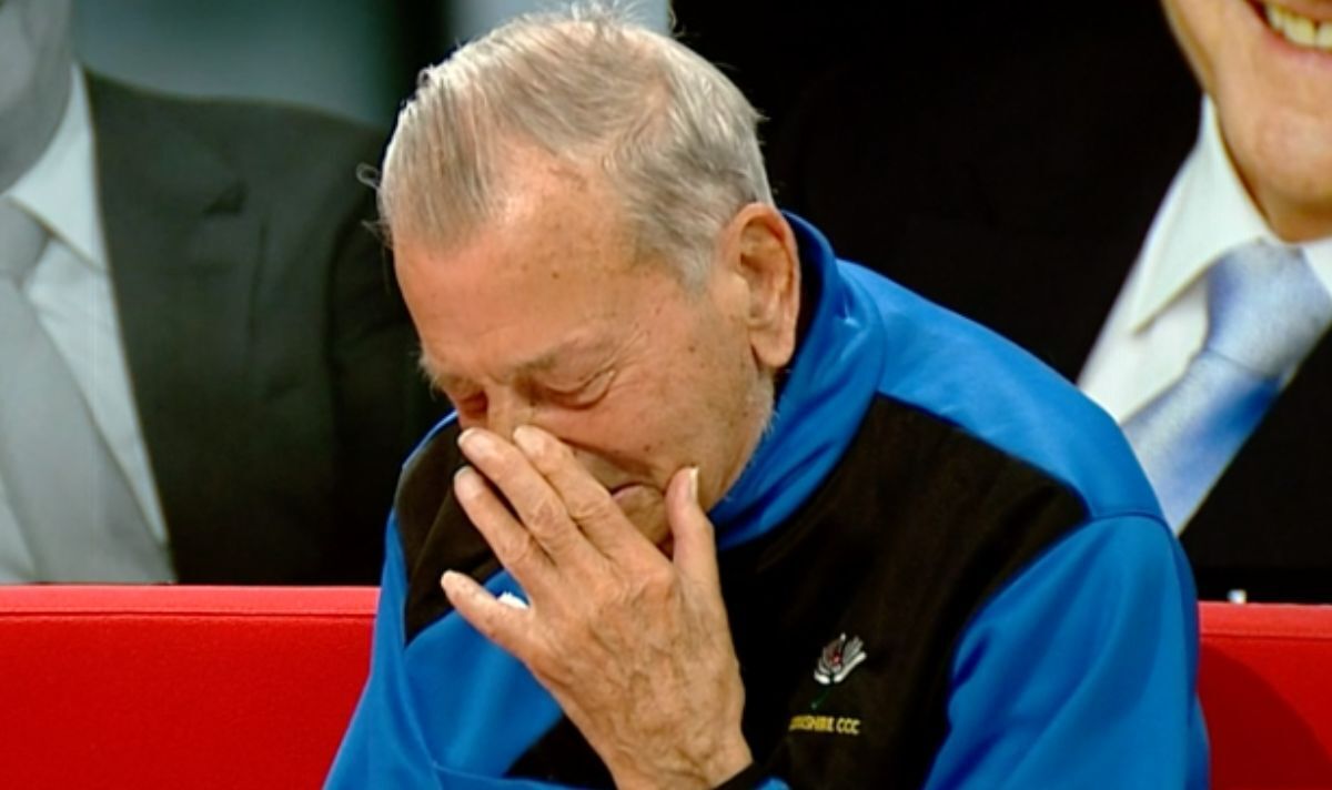 Dickie Bird breaks down in tears as he sobs ‘there will never be another Parky’