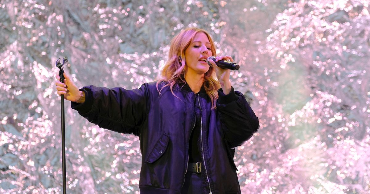 Ellie Goulding screams in horror on stage as she’s hit with burning special effects