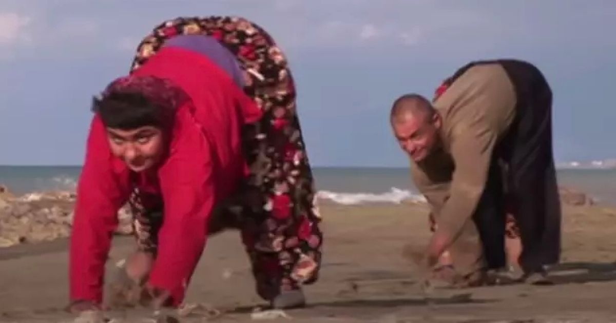 Family found walking on all fours ‘could be missing link between man and ape’