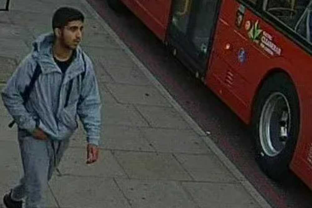 Horror as girl, 12, is held at knifepoint and mugged by two thugs on the street – with cops urgently hunting man | The Sun