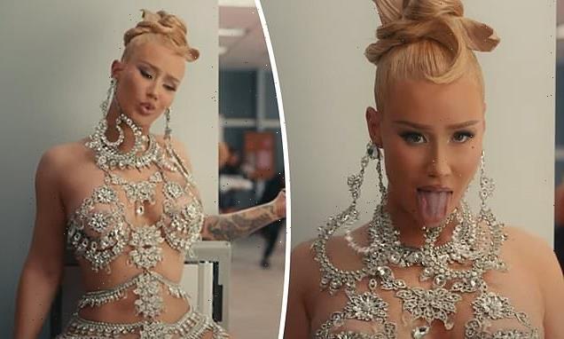 Iggy Azalea poses naked in raunchy music video for Money Come