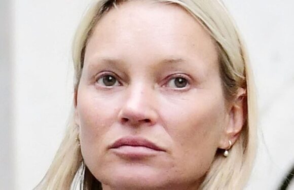 Make-up free Kate Moss looks flawless