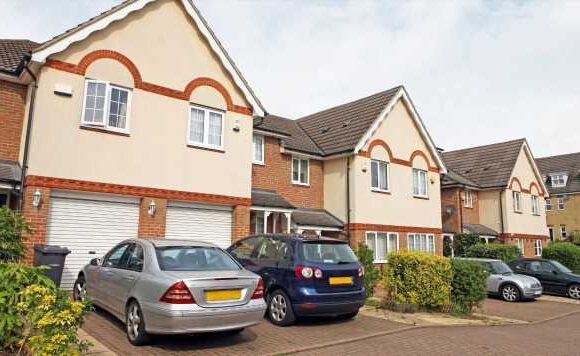 Man confronts ‘entitled’ neighbour after furious parking row over driveway