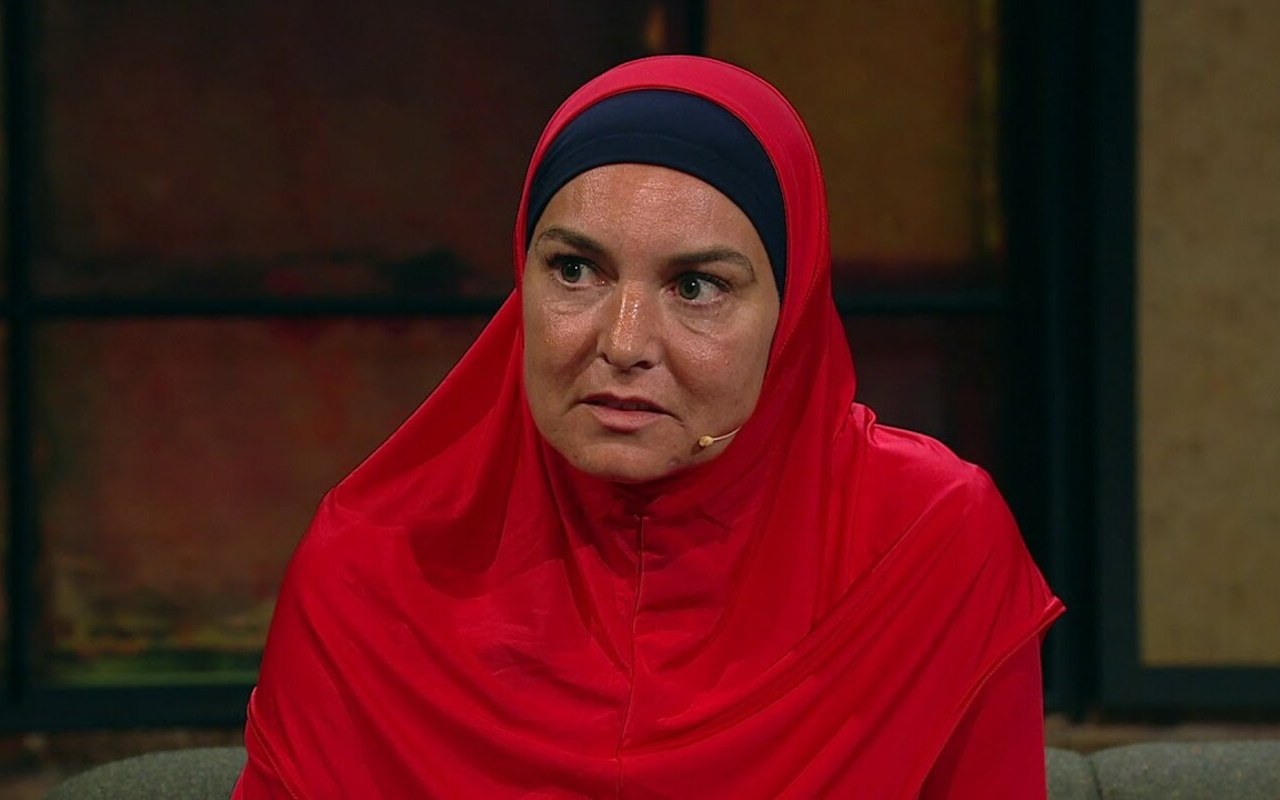 Sinead O’Connor Wanted to Send Message to Abusive Mom by Shredding Photo of Pope on ‘SNL’