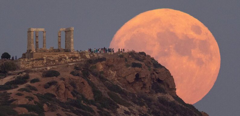 'Super blue moon' which won't be seen for 14 years lights up the skies