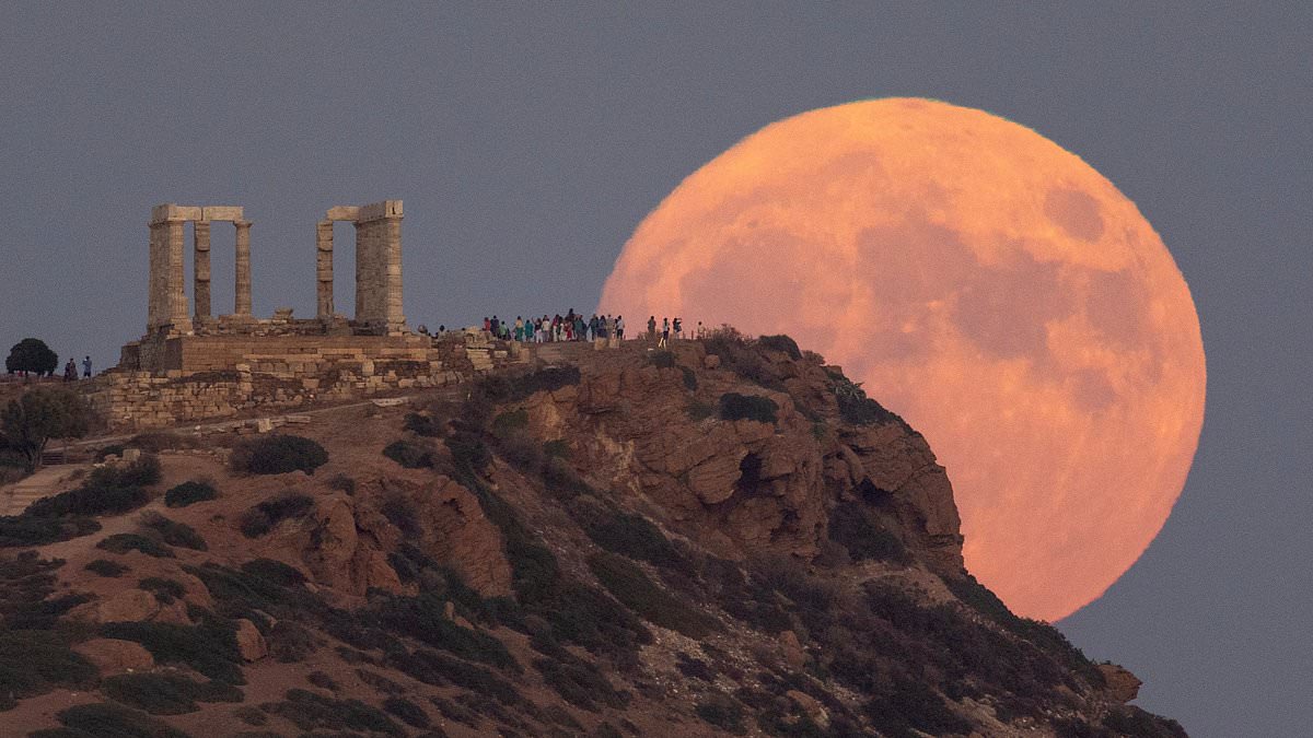 'Super blue moon' which won't be seen for 14 years lights up the skies
