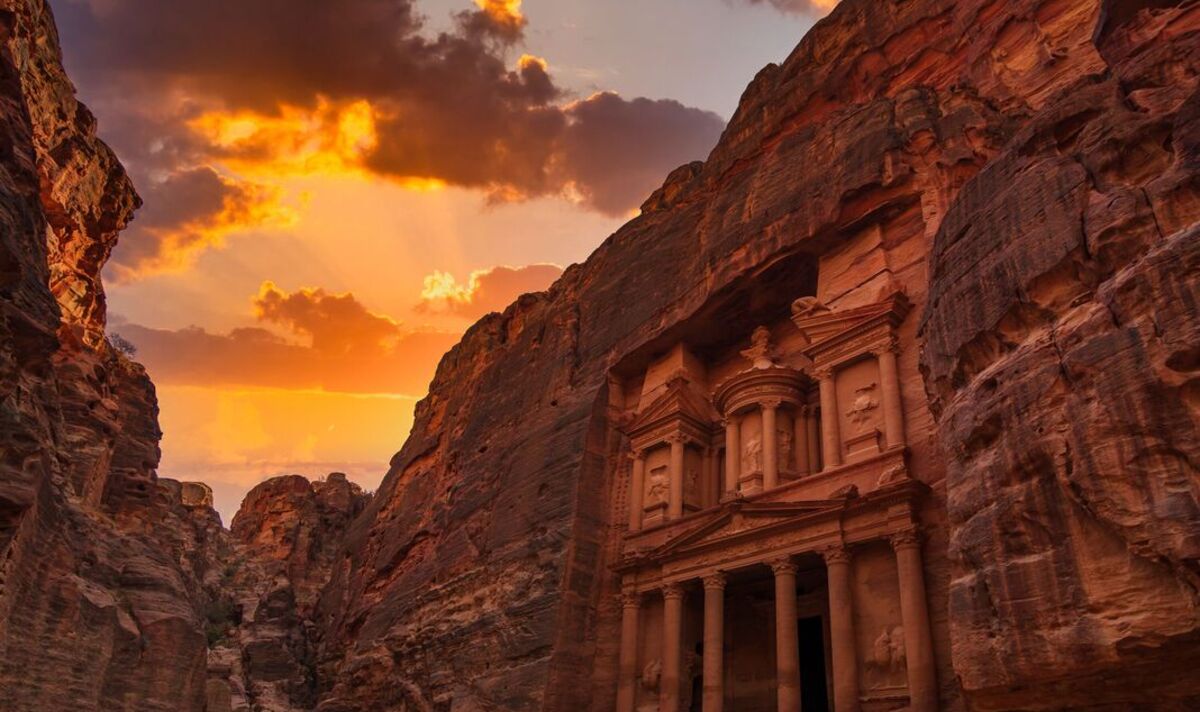 Archaeologists taken aback by ‘eye idol’ discovered in ancient city of Petra