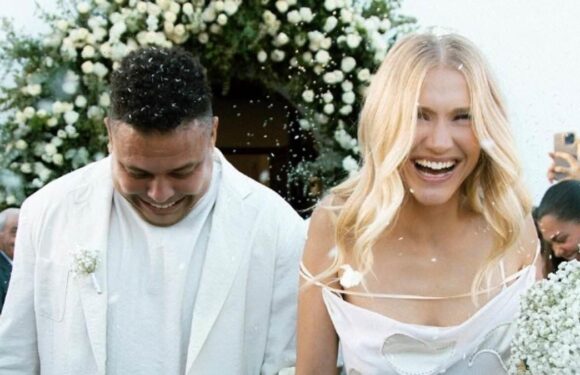 Brazil star Ronaldo marries his model fiancee