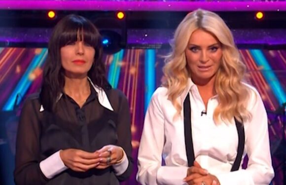 Claudia Winkleman suffers major blunder during live Strictly Come Dancing show