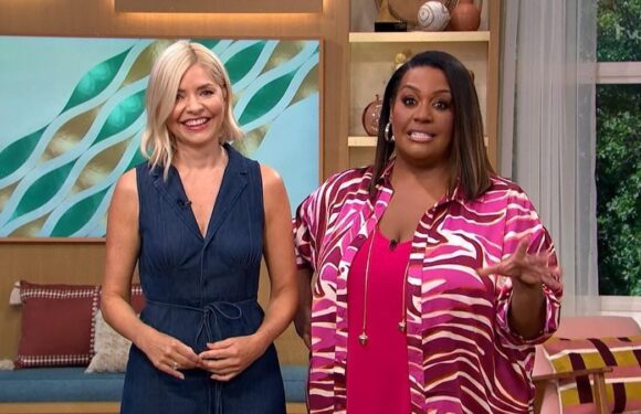 Holly Willoughby goes wild over Jason Donovan ahead of NTAs