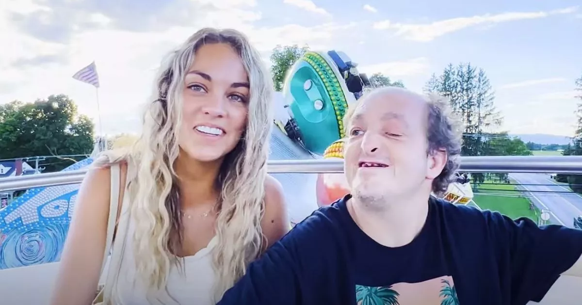 Inbred Whittakers squeal at big wheel, chomp on candy floss on theme park trip