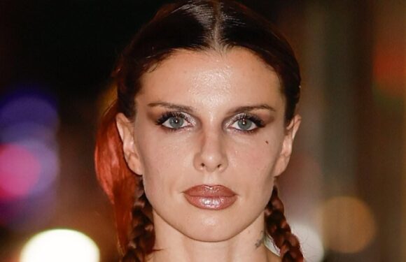 Julia Fox lives up to her name in skimpy outfit during NYFW