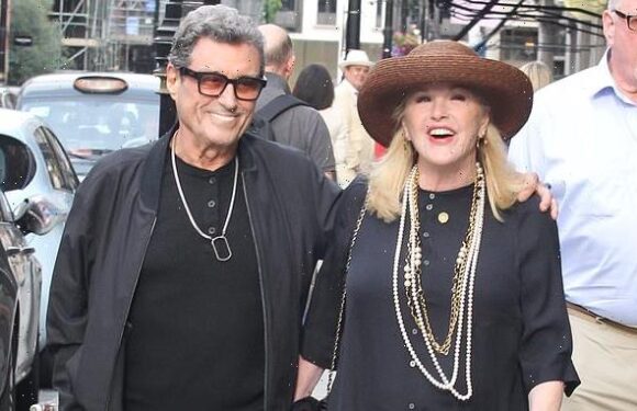 Lovejoy actor Ian McShane cuts stylish figure during stroll in London