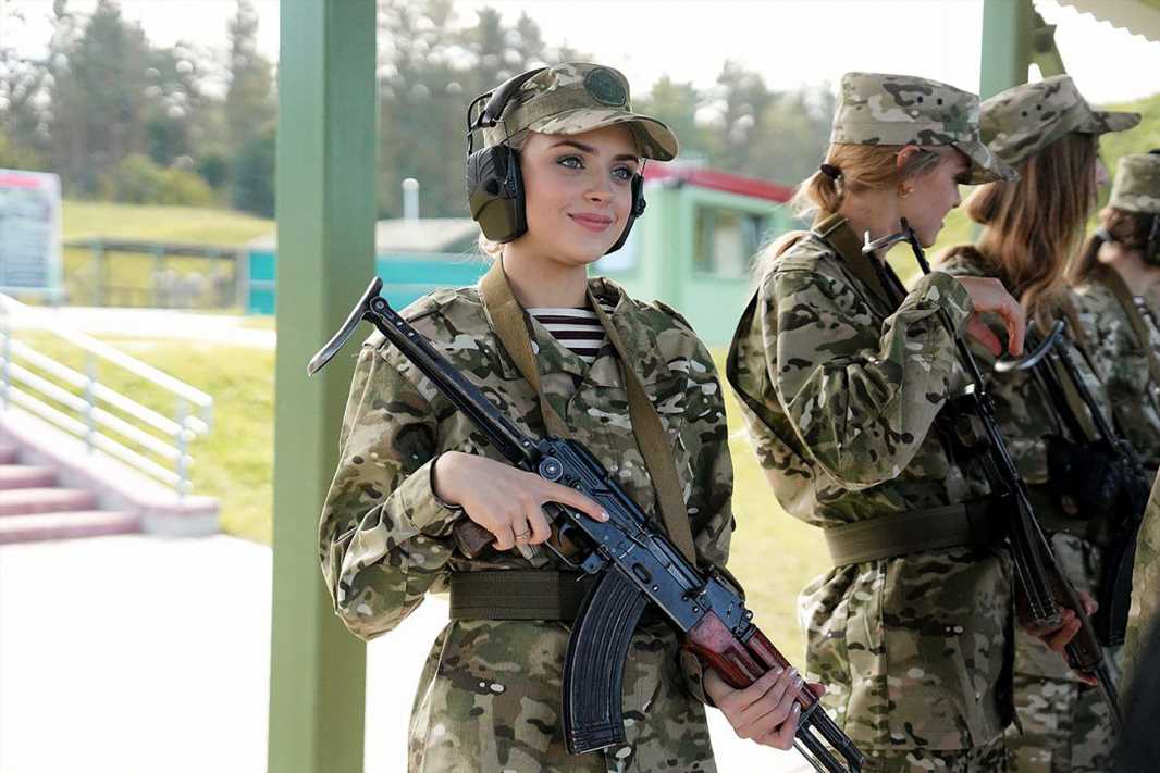Putin’s pal parades gun-toting beauty queens to lure teen girls to fight for Russia in his ‘Hitler Youth’ | The Sun