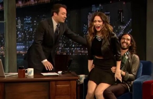 Russell Brand suggestively bouncing Katharine McPhee on lap resurfaces