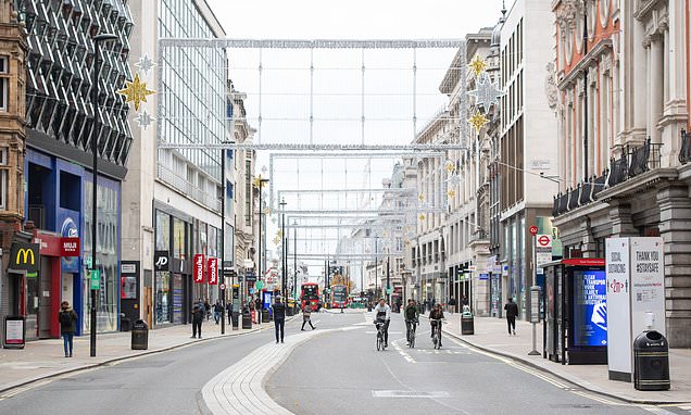 Shirtless man 'slashed himself with a knife following street robbery