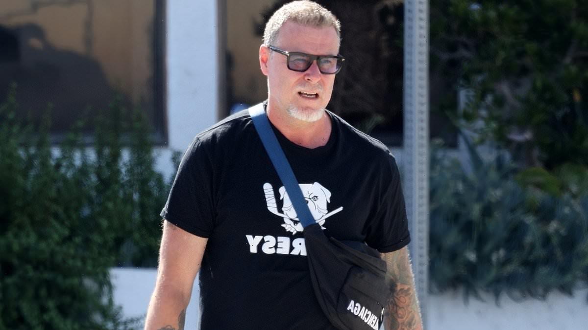 Tori Spelling ex Dean McDermott seen for 1st time without wedding ring