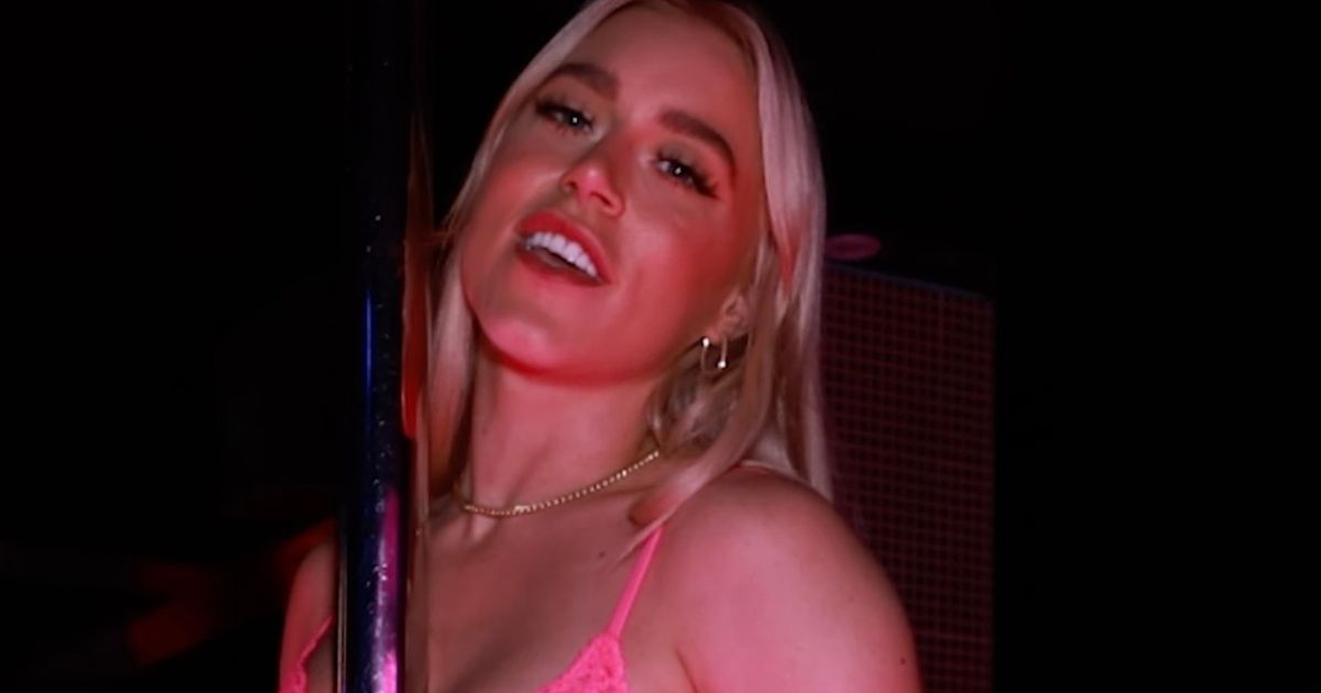 Elle Brooke runs off Magaluf stage after ‘hot’ man walks in on her pole dancing