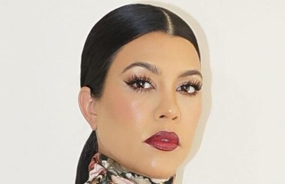 Kourtney Kardashian transforms into sister Kim for Halloween