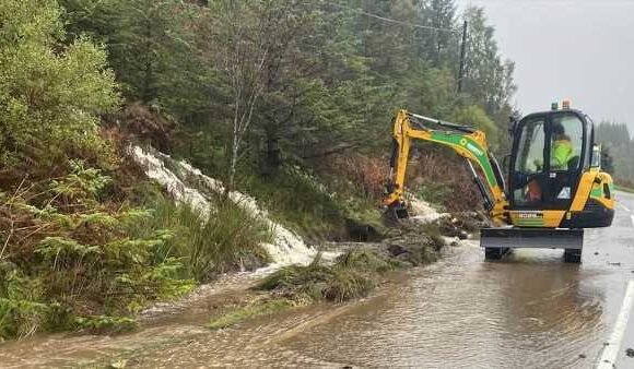 Search helicopter airlifts 10 to safety in Scotland