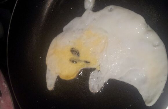 Spooked couple spot ‘ghost’ in fried egg as ghoul meddles in morning fry up