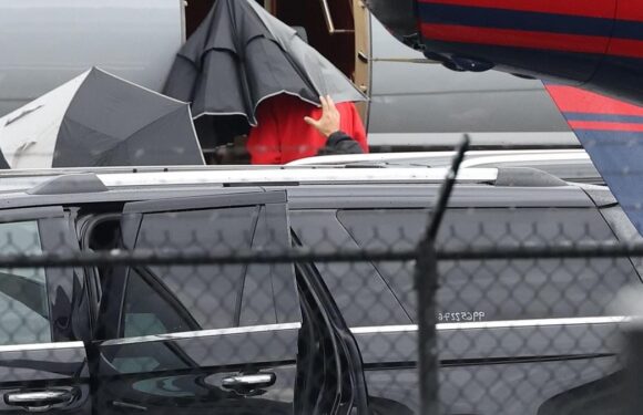 Taylor Swift boards a private jet leaving Travis Kelce in Kansas City