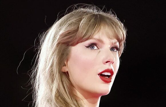 Taylor Swift officially reaches billionaire status