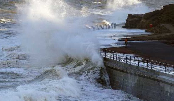 Thameslink tells commuters to WFH because of the weather