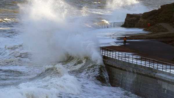 Thameslink tells commuters to WFH because of the weather