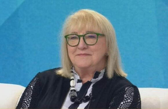 Travis Kelce's mom Donna seemingly SHADES Taylor Swift