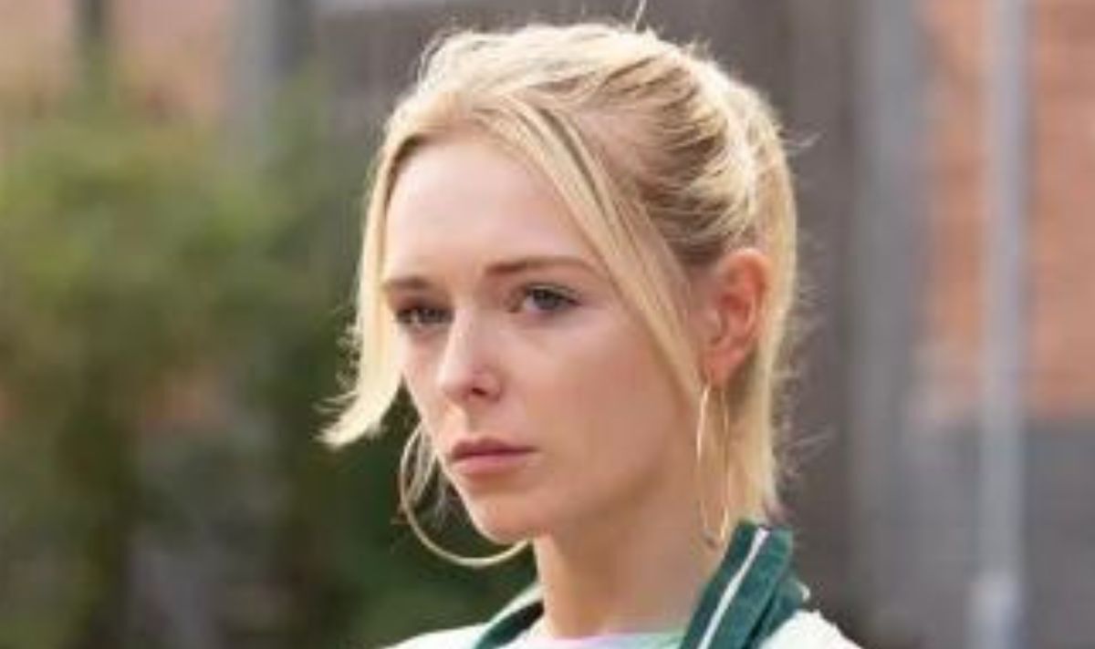 Coronation Street grooming horror as Lauren Bolton puts herself in danger