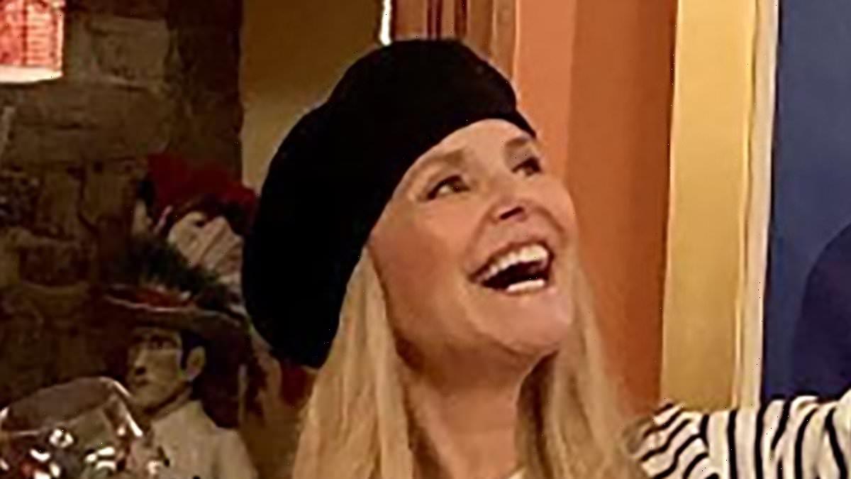 Hollywood celebrates Thanksgiving in fun–loving style