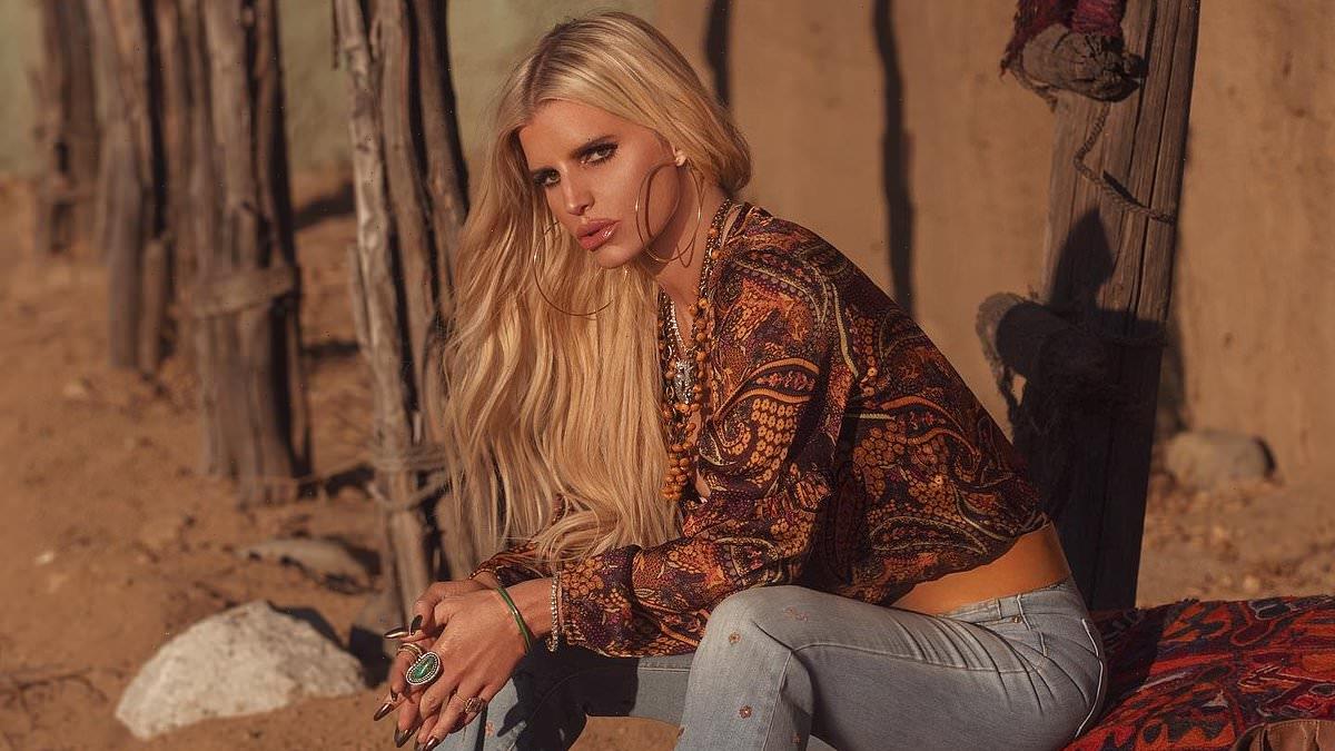 Jessica Simpson, 43, displays a VERY plump pout