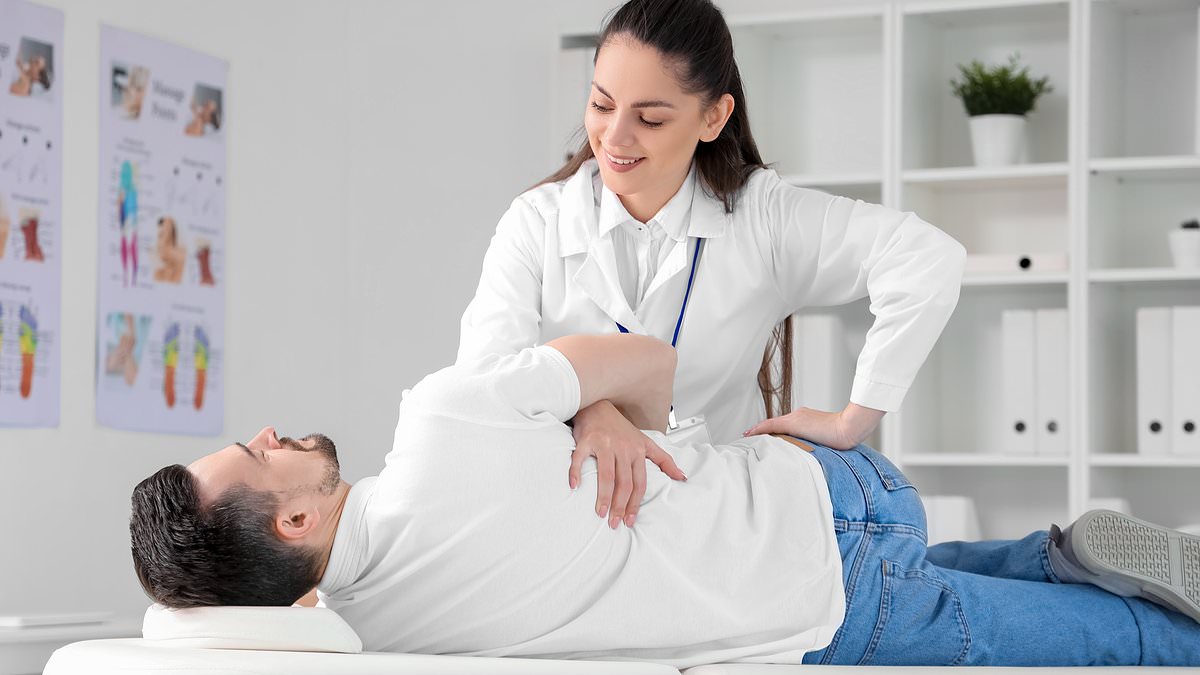 Men feel less pain when they're treated by a female doctor