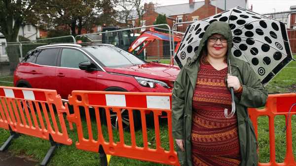 Mother blocks new 'eyesore' 3G mast build with her own car