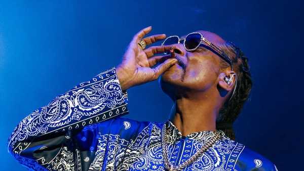 Snoop Dogg says he's GIVING UP smoking