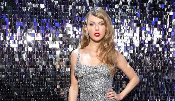 Taylor Swift DAZZLES at Beyonce's Renaissance premiere in London