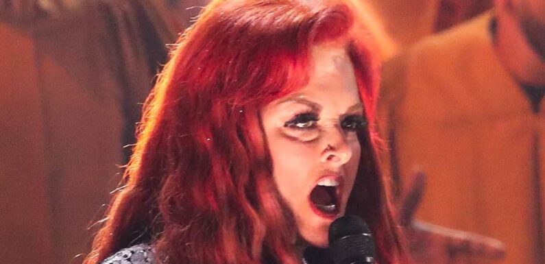 Wynonna Judd worries fans after 'bizarre' CMA Awards performance