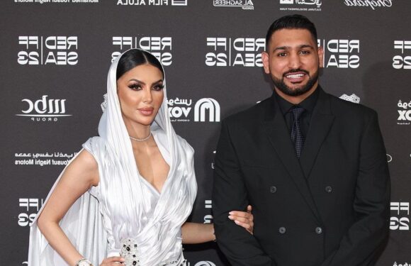 Amir Khan looks loved-up with his wife Faryal Makhdoom in Jeddah
