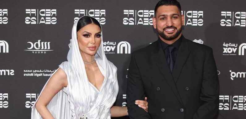 Amir Khan looks loved-up with his wife Faryal Makhdoom in Jeddah