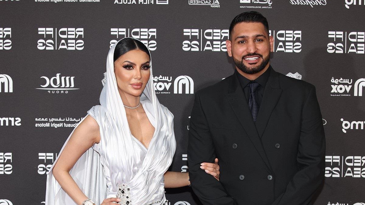 Amir Khan looks loved-up with his wife Faryal Makhdoom in Jeddah
