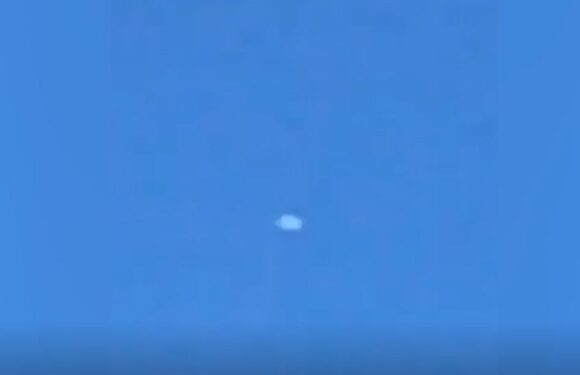 Bloke’s ‘mind blown’ after spotting UFO following plane in British countryside