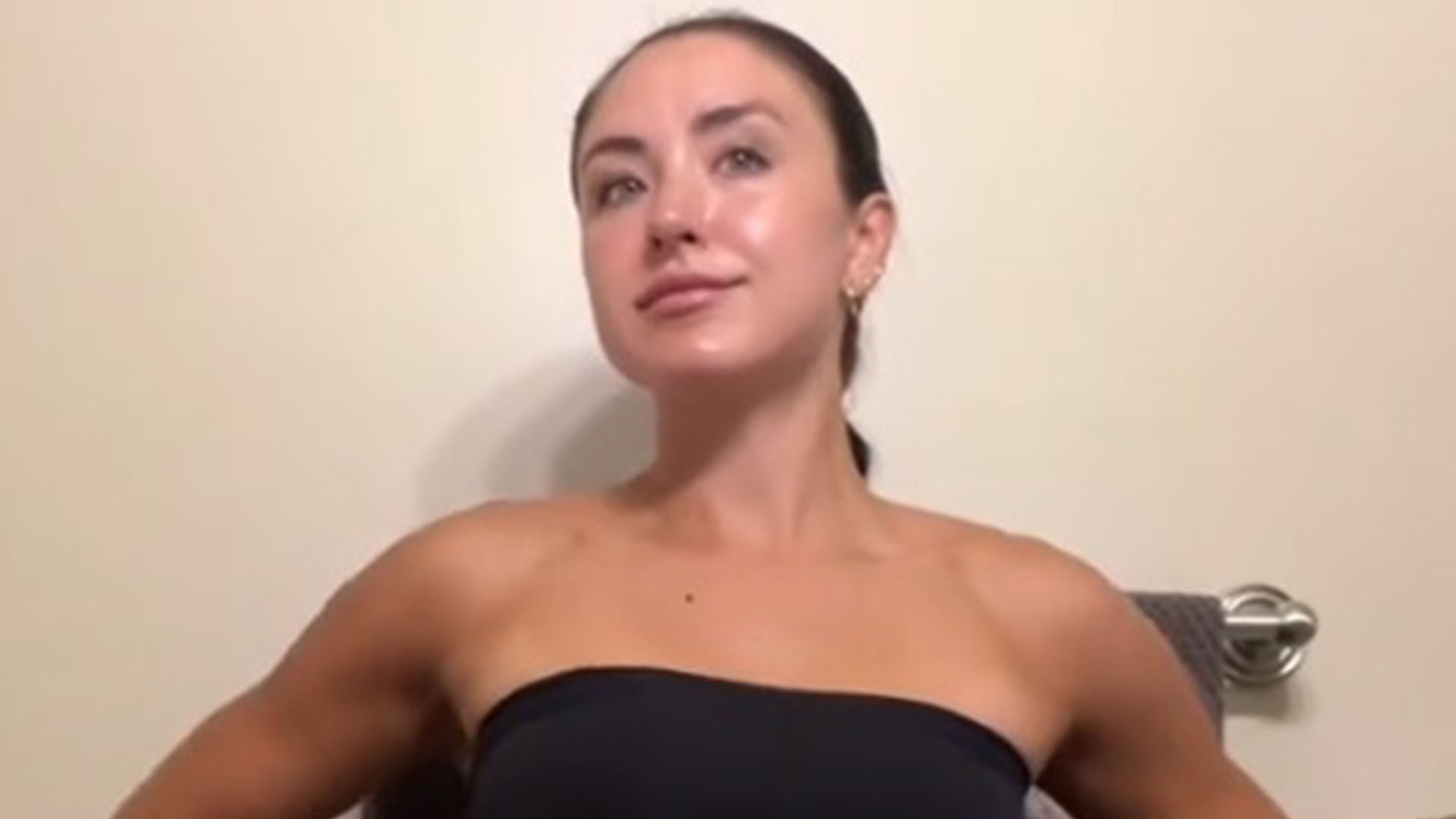 I'm a 34B gym girly who lifts heavy – wearing a bandeau bra to work out was traumatizing but Skims' version held up | The Sun