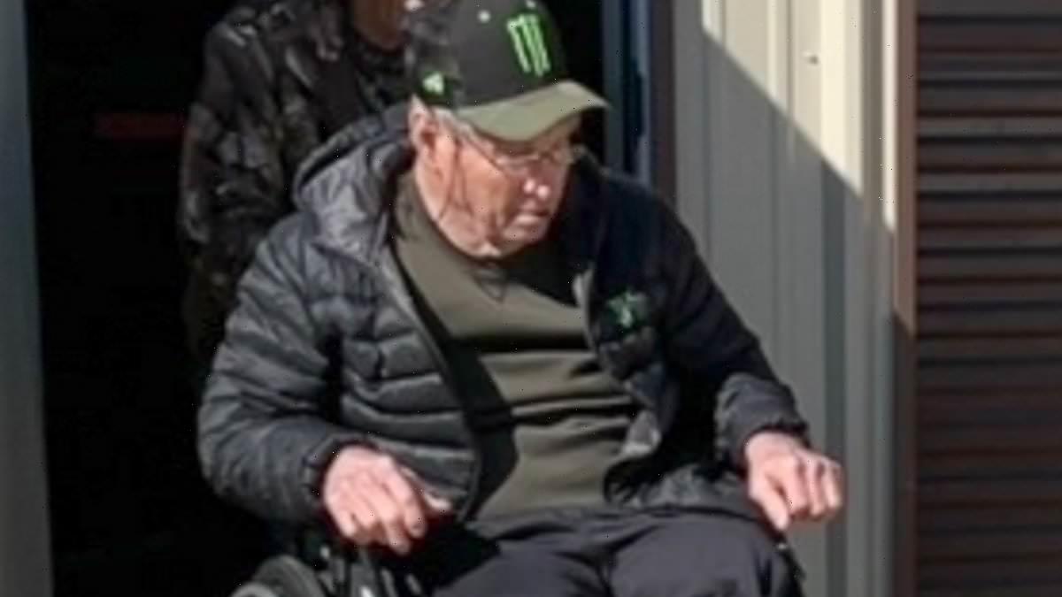 Jamie Spears is seen for the first time since he had leg amputated