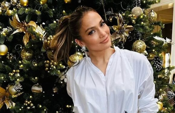 Jennifer Lopez and Ben Affleck host festive Christmas party