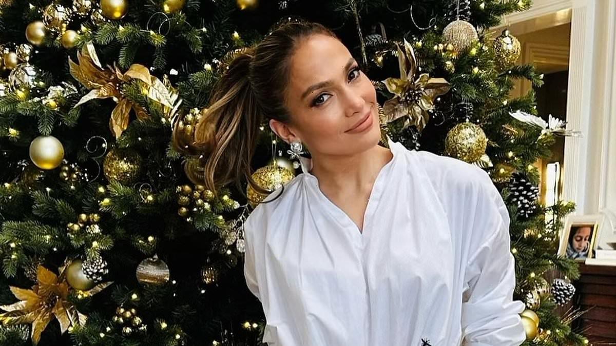 Jennifer Lopez and Ben Affleck host festive Christmas party