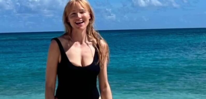 Kevin Costner's new lady love Jewel: The singer, 49, in a swimsuit